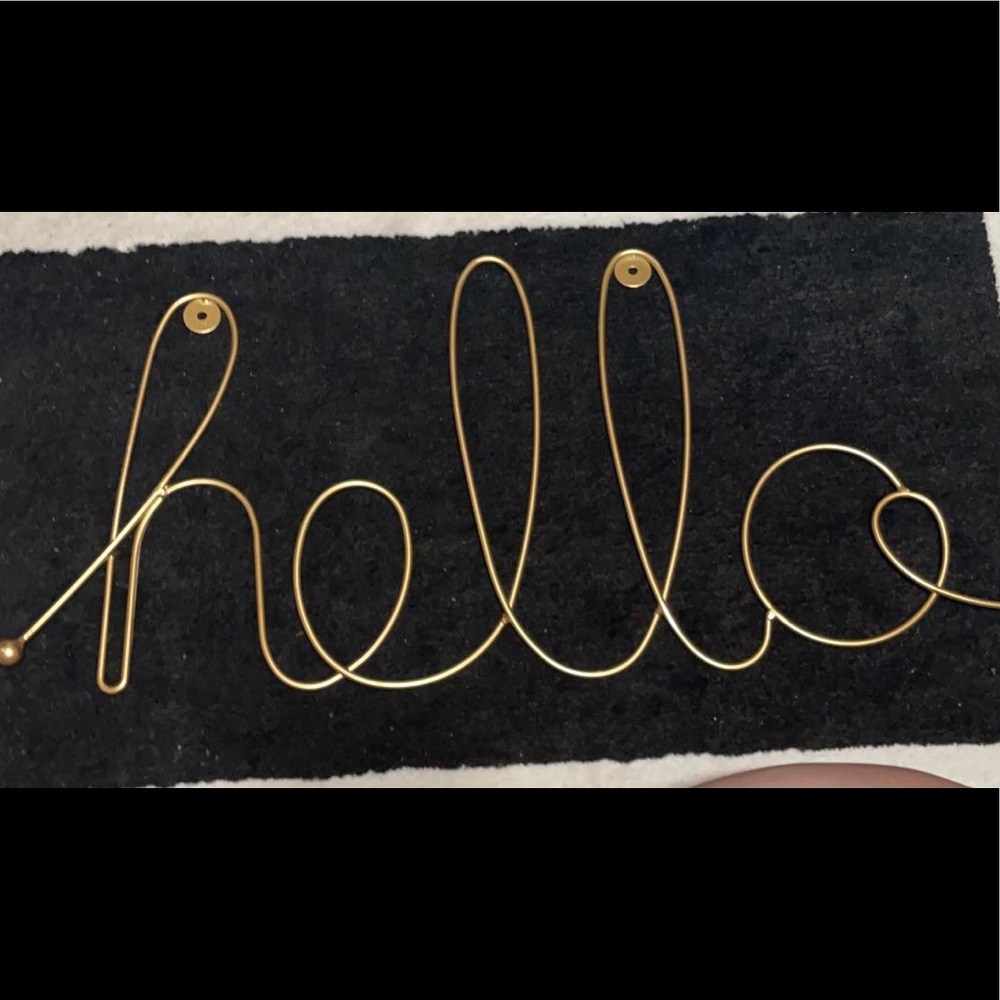 BNWOT Gold “hello” wall decor